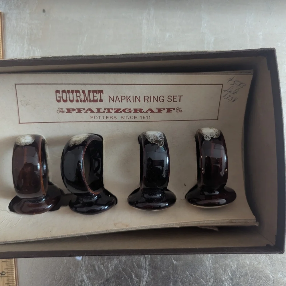 Pfaltzgraff Dark Brown Napkin Ring Set